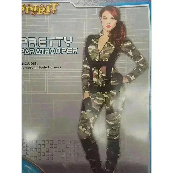 Pretty Paratrooper - Picture 1 of 4